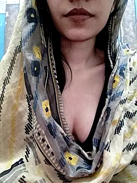 Snapshot of cute_IndianBabe chatting on 10/10/25, 02:05 cute IndianBabe online show from 10/10/25, 02:05