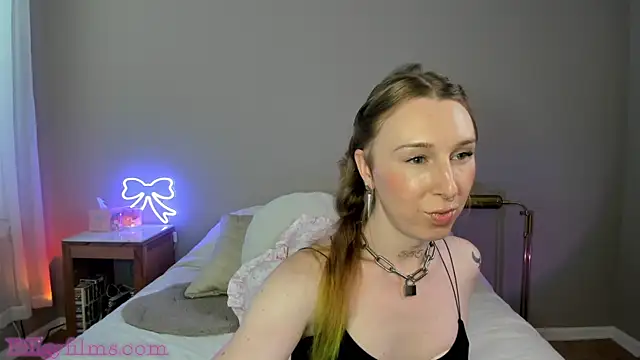 Snapshot of StarDuvall chatting on 03/25/26, 08:37 StarDuvall online show from 03/25/26, 08:37