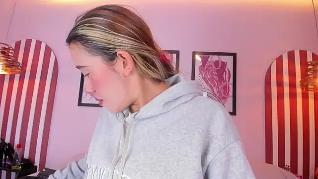 Snapshot of Lannajansen chatting on 09/26/25, 01:48 Lannajansen online show from 09/26/25, 01:48