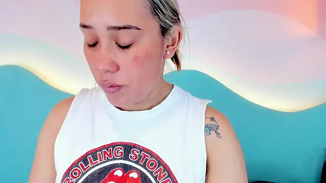 Lannajansen online show from 11/25/25, 01:44