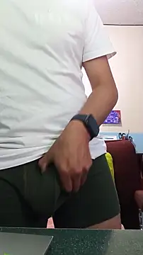 Snapshot of Andre16c chatting on 04/14/26, 04:02 Andre16c online show from 04/14/26, 04:02