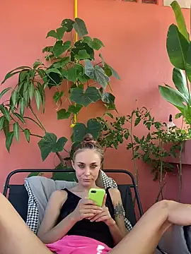 Snapshot of White_Lu chatting on 04/12/26, 02:05 White Lu online show from 04/12/26, 02:05