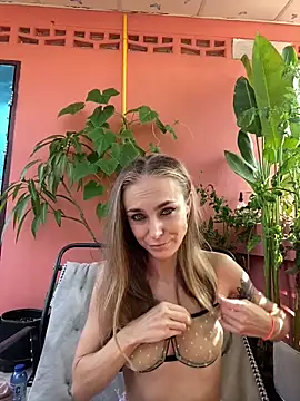 Snapshot of White_Lu chatting on 04/18/26, 02:04 White Lu online show from 04/18/26, 02:04