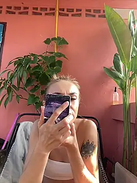 Snapshot of White_Lu chatting on 04/23/26, 02:02 White Lu online show from 04/23/26, 02:02