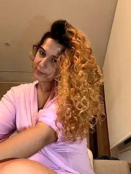 Snapshot of Riverdonttgo chatting on 10/20/25, 10:32 Riverdonttgo online show from 10/20/25, 10:32