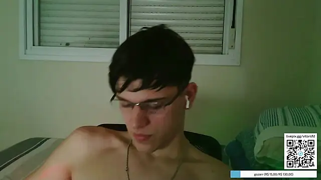 Snapshot of vitorsafado19 chatting on 04/15/26, 01:01 vitorsafado19 online show from 04/15/26, 01:01