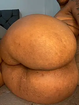 Snapshot of Charlotte_bronxxx chatting on 11/08/25, 05:34 Charlotte bronxxx online show from 11/08/25, 05:34