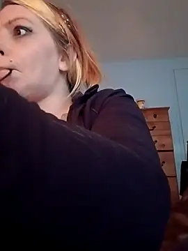 Snapshot of barbieinbondage7 chatting on 04/23/26, 04:20 barbieinbondage7 online show from 04/23/26, 04:20