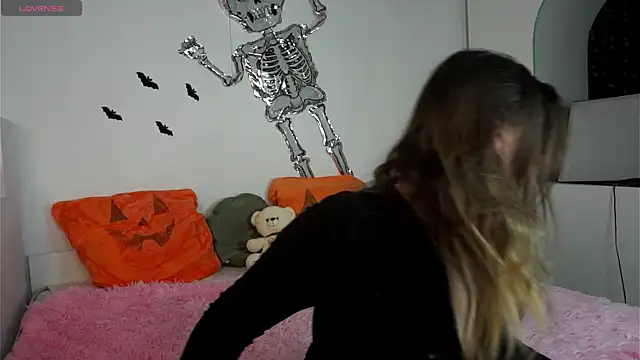 nawuwu online show from 10/30/25, 04:14