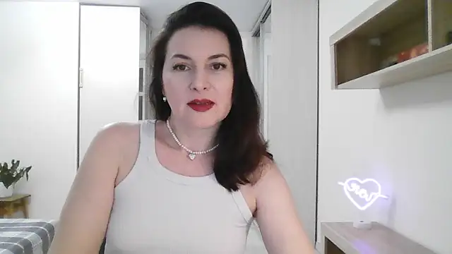 Victoria Glam online show from 02/06/25, 06:35