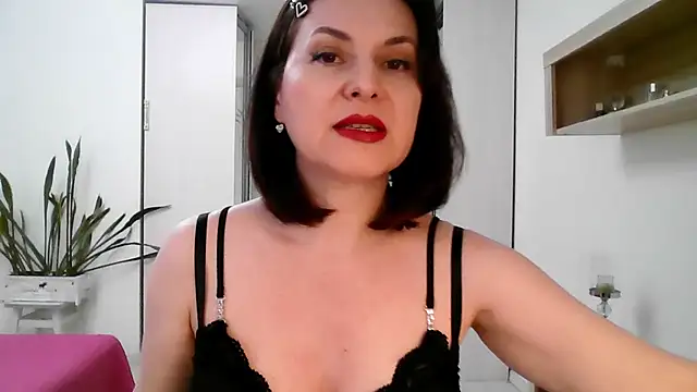 Snapshot of Victoria_Glam chatting on 04/10/26, 12:32 Victoria Glam online show from 04/10/26, 12:32