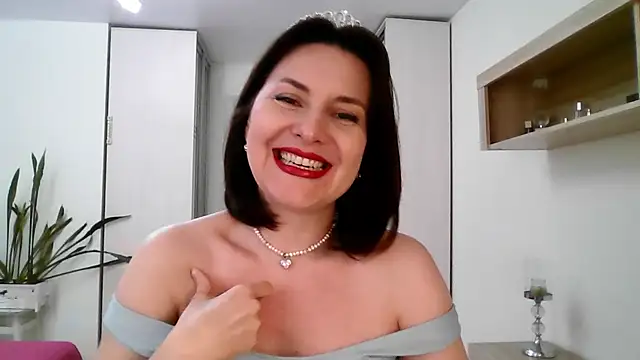 Snapshot of Victoria_Glam chatting on 04/14/26, 02:01 Victoria Glam online show from 04/14/26, 02:01