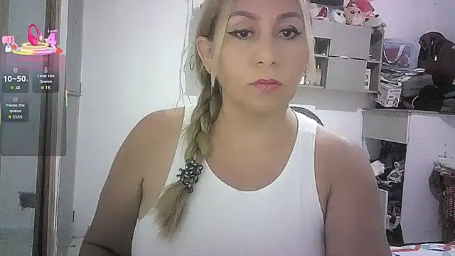 Snapshot of mariana0x chatting on 05/22/26, 08:58 mariana0x online show from 05/22/26, 08:58