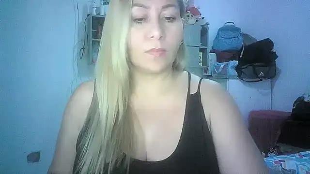 Snapshot of mariana0x chatting on 05/24/26, 07:41 mariana0x online show from 05/24/26, 07:41