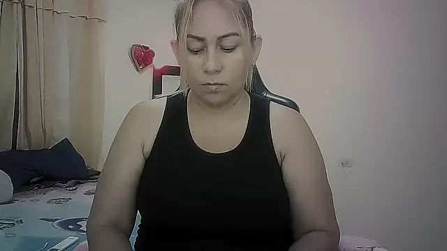 Snapshot of mariana0x chatting on 07/16/26, 12:49 mariana0x online show from 07/16/26, 12:49