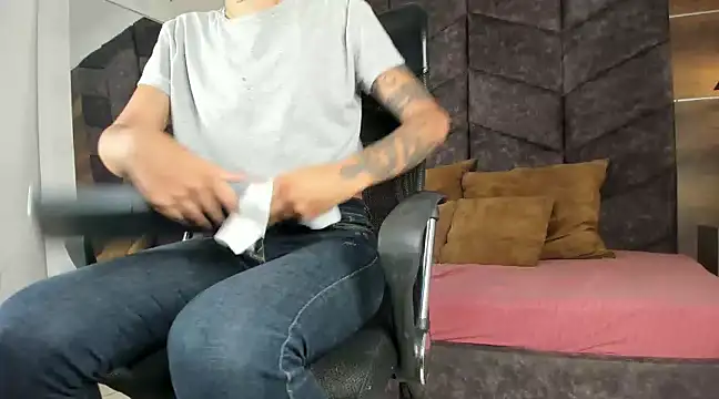 LauraaGomezz   online show from 01/26/25, 02:03