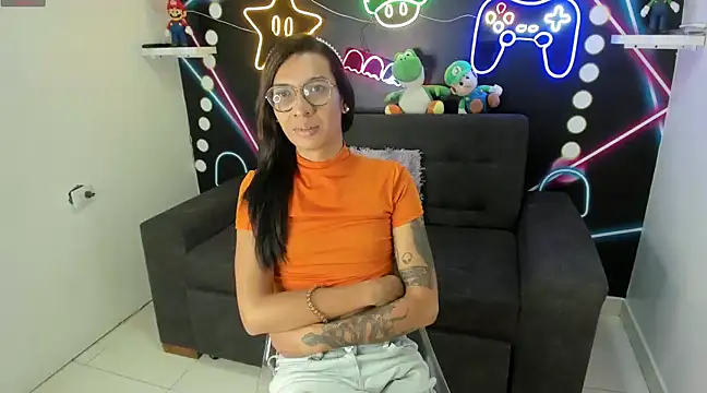 LauraaGomezz   online show from 03/04/25, 07:32