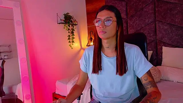 LauraaGomezz   online show from 10/16/25, 07:37