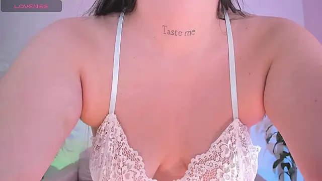 Snapshot of Hannah_Jonhson chatting on 11/29/25, 04:26 Hannah Jonhson online show from 11/29/25, 04:26