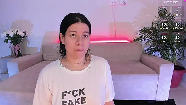 Snapshot of Hannah_Jonhson chatting on 12/20/25, 03:24 Hannah Jonhson online show from 12/20/25, 03:24