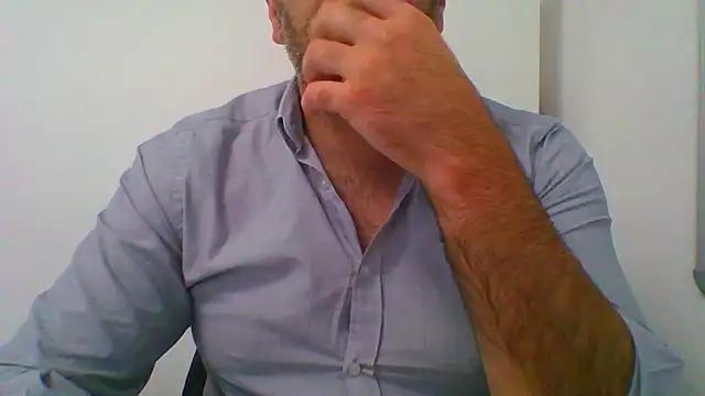 Snapshot of _tuga_man_ chatting on 09/22/25, 12:40 tuga man online show from 09/22/25, 12:40