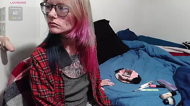 Snapshot of tvstatic chatting on 02/28/26, 07:09 tvstatic online show from 02/28/26, 07:09