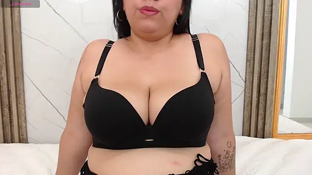 AmmyPike1 online show from 03/12/25, 06:22