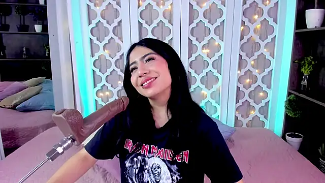 aniie west online show from 02/07/25, 01:01