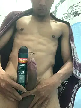 Snapshot of Magrinhoo051 chatting on 10/01/25, 04:18 Magrinhoo051 online show from 10/01/25, 04:18