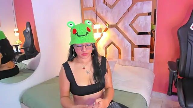 Billie Jhonson  online show from 11/21/25, 03:27