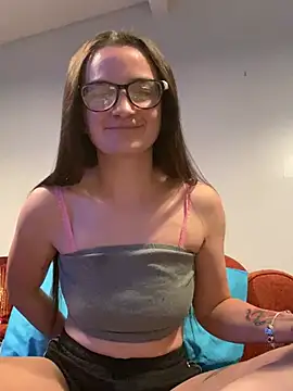 Snapshot of thequeenkendall2025 chatting on 02/13/25, 10:23 thequeenkendall2025 online show from 02/13/25, 10:23