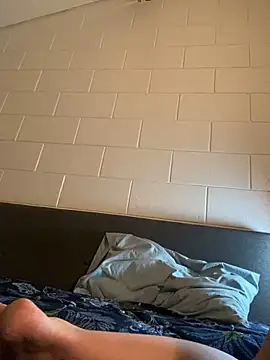 Snapshot of thequeenkendall2025 chatting on 02/16/25, 10:43 thequeenkendall2025 online show from 02/16/25, 10:43