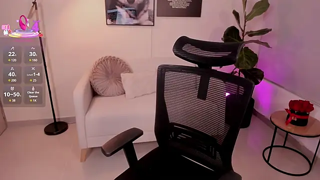 LairaScott online show from 11/10/25, 11:37