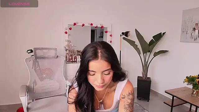 LairaScott online show from 02/26/26, 09:25