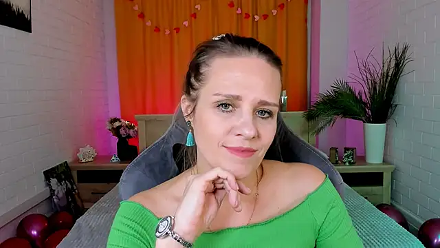 EmiliaBedy online show from 02/10/25, 12:29