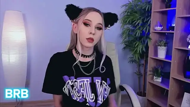 Shiny Jennifer online show from 02/13/25, 07:56