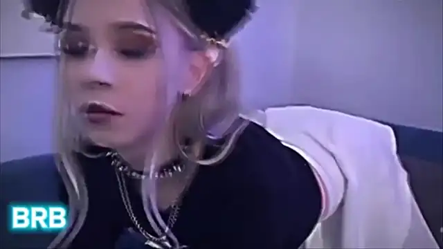 Shiny Jennifer online show from 02/14/25, 07:59