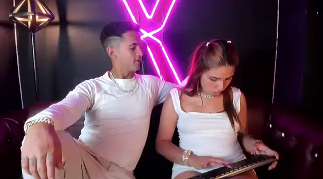 Snapshot of Nikki_and_Mayk chatting on 02/02/25, 02:27 Nikki and Mayk online show from 02/02/25, 02:27