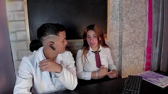 Snapshot of Nikki_and_Mayk chatting on 03/11/25, 03:05 Nikki and Mayk online show from 03/11/25, 03:05