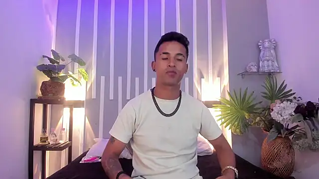 Nikki and Mayk online show from 11/14/25, 02:43