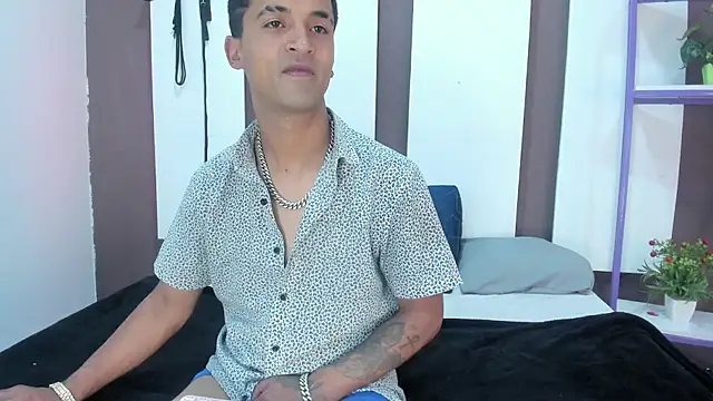 Nikki and Mayk online show from 02/05/26, 03:22