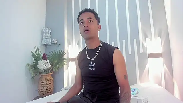 Nikki and Mayk online show from 02/18/26, 02:40