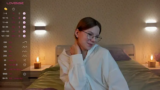 Snapshot of ElvinaBestwick chatting on 02/25/25, 06:53 ElvinaBestwick online show from 02/25/25, 06:53