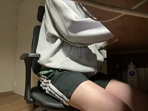 Snapshot of Phil_6677 chatting on 12/03/25, 04:16 Phil 6677 online show from 12/03/25, 04:16