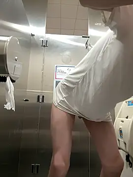 Snapshot of Phil_6677 chatting on 04/21/26, 09:15 Phil 6677 online show from 04/21/26, 09:15