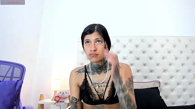 Snapshot of esmeralda06 chatting on 07/16/26, 04:35 esmeralda06 online show from 07/16/26, 04:35