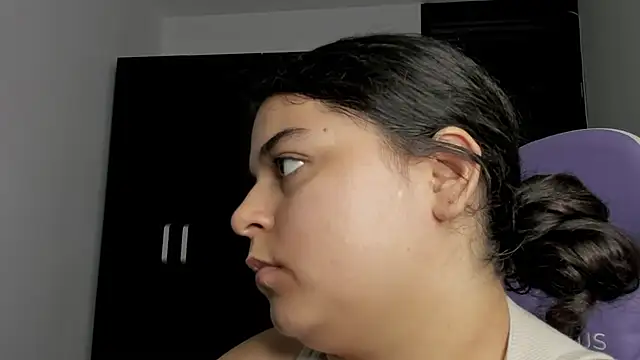 Snapshot of Little_Shaara chatting on 01/28/25, 12:57 Little Shaara online show from 01/28/25, 12:57