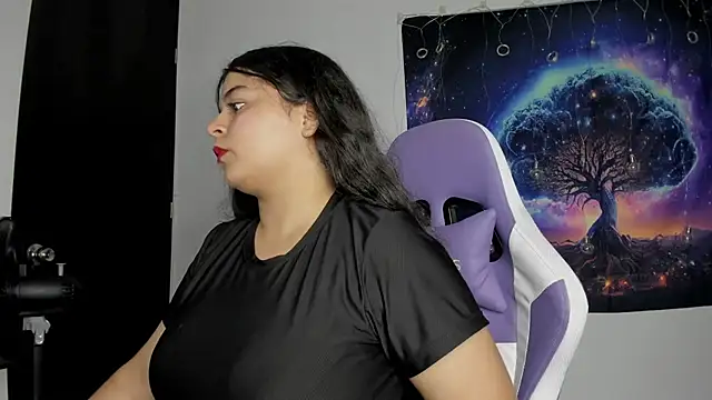 Snapshot of Little_Shaara chatting on 02/13/25, 07:10 Little Shaara online show from 02/13/25, 07:10