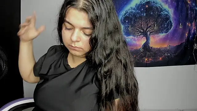 Snapshot of Little_Shaara chatting on 02/14/25, 01:13 Little Shaara online show from 02/14/25, 01:13