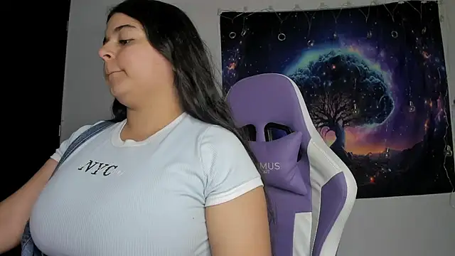 Snapshot of Little_Shaara chatting on 02/18/25, 06:58 Little Shaara online show from 02/18/25, 06:58